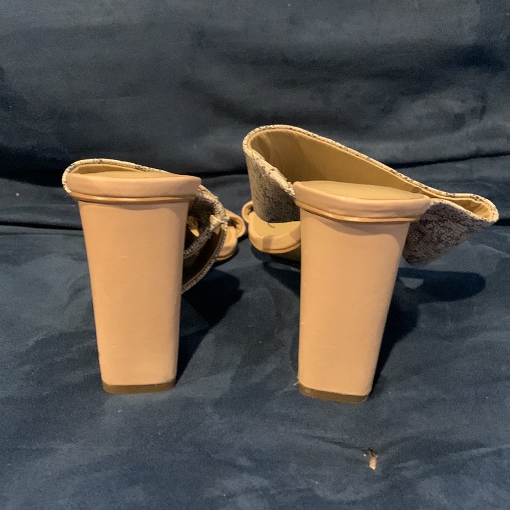 Ann Taylor Heels - Size 8.5 - Picture 3 of 6